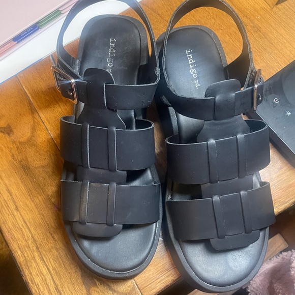 Super cute and comfortable sandals!! - Picture 2 of 6